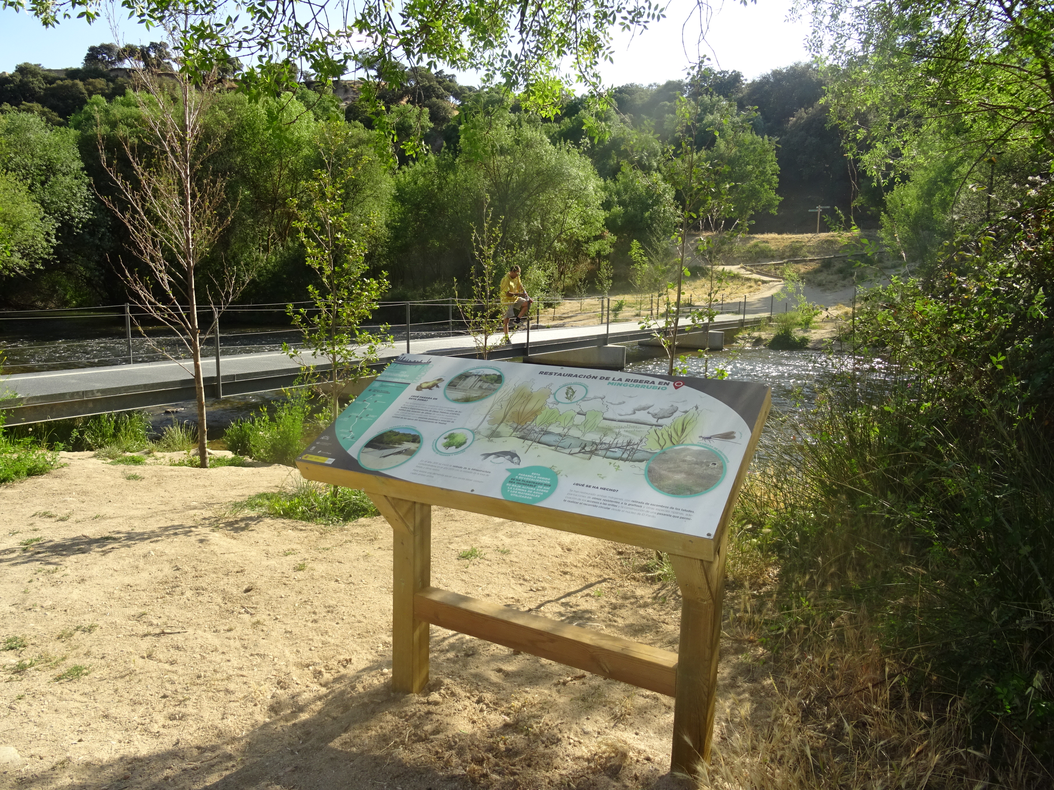 Panel interpretativo junto a la pasarela peatonal de Mingorrubio que explica la transformación de la zona.